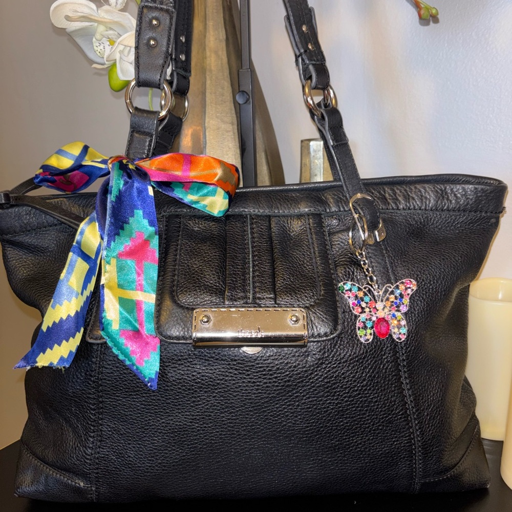 The Sak vintage pebbled black leather shoulder tote bag. Can fit a laptop. - Picture 11 of 11